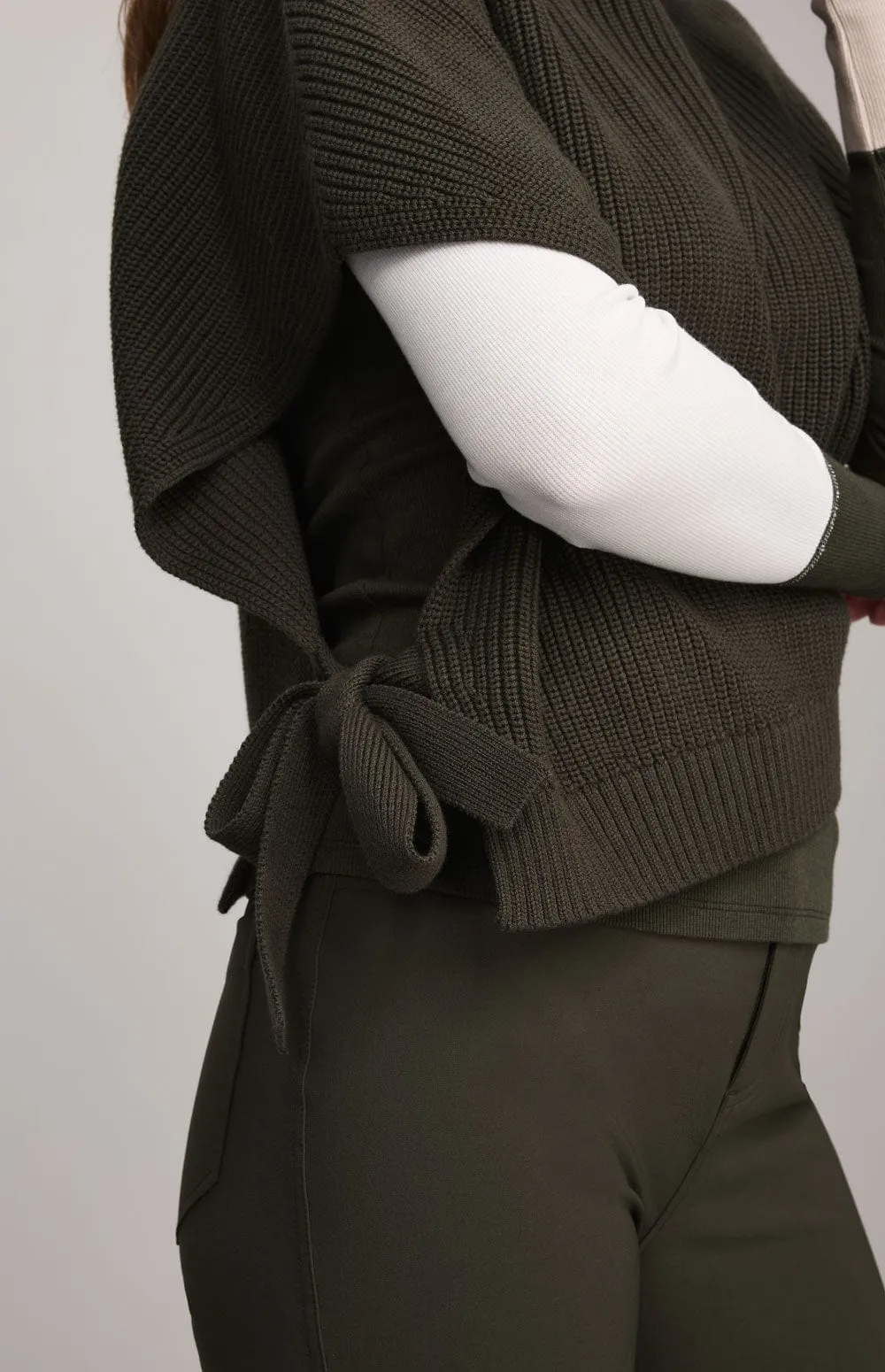 Akira Sweater Vest | Olive