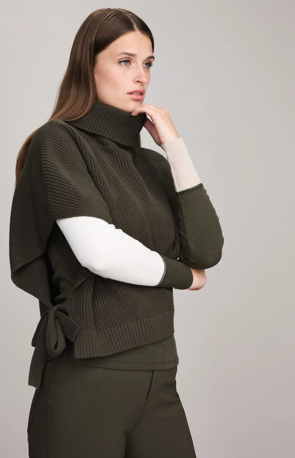 Akira Sweater Vest | Olive