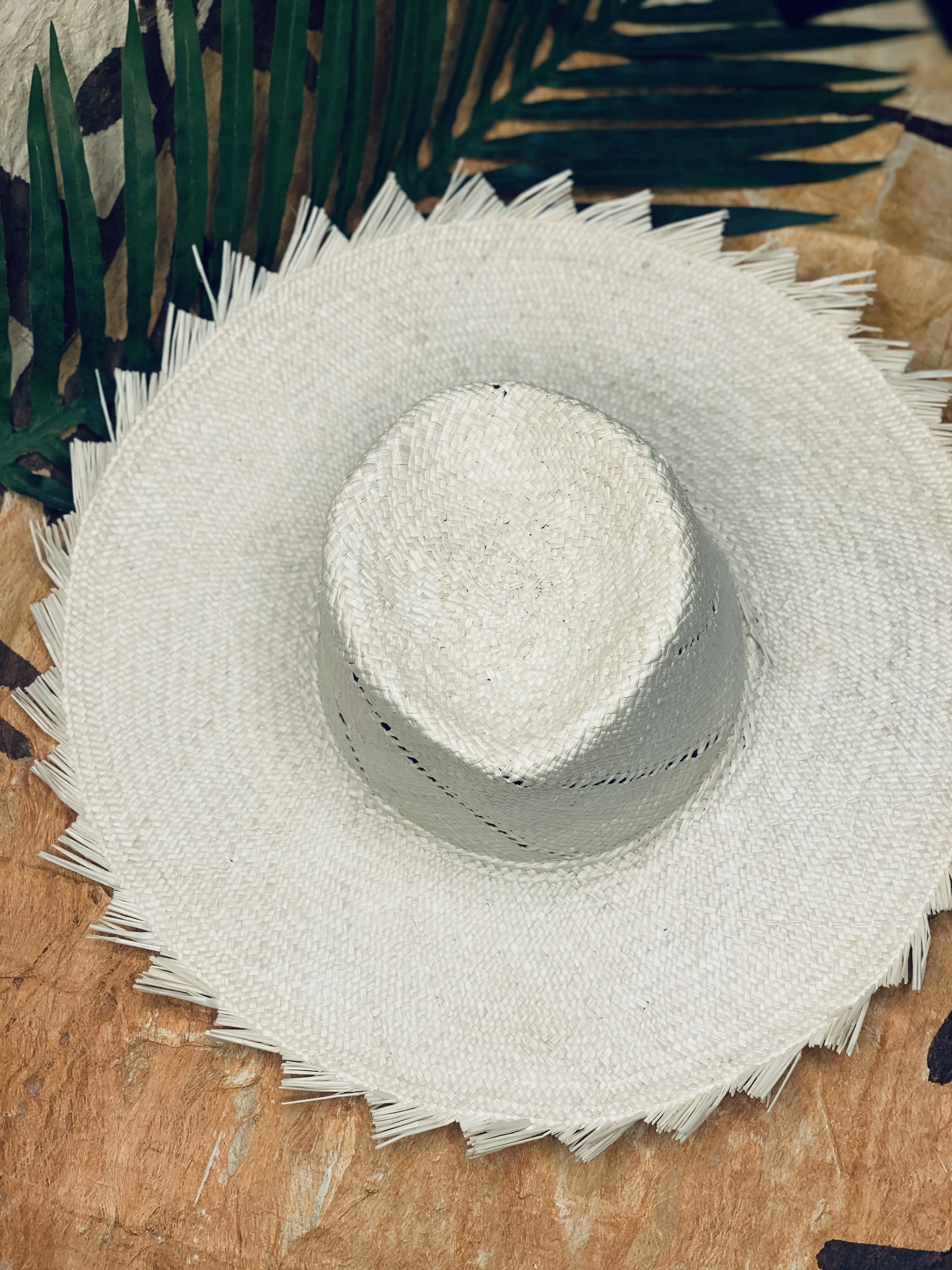KATU Large Brim All White Hat
