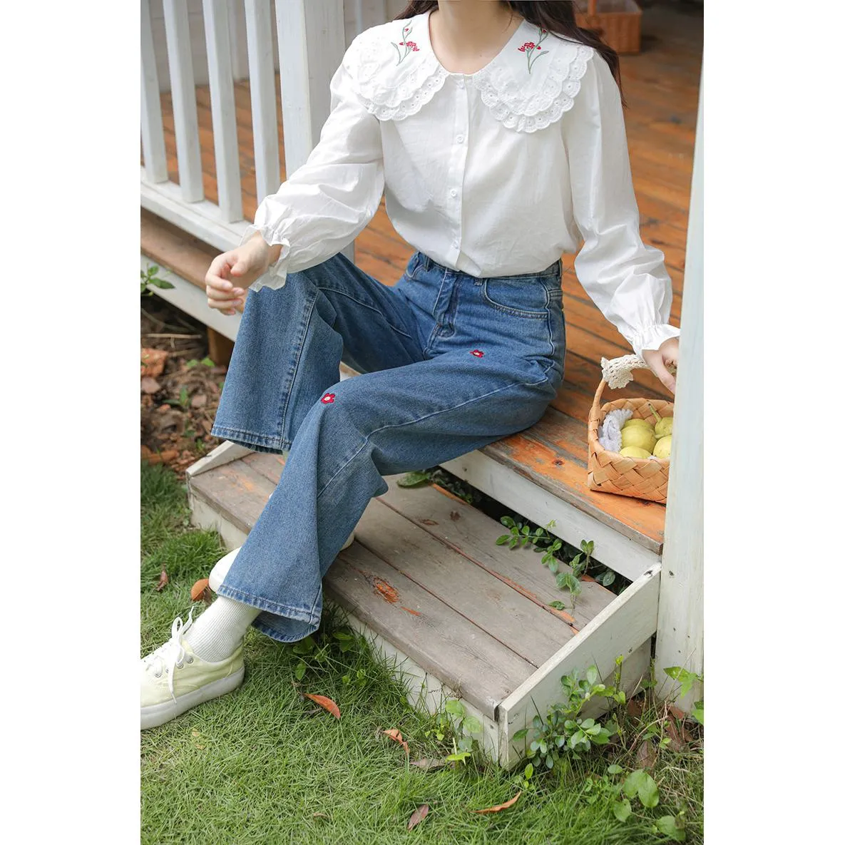 Simplicity Anti-Aging Embroidery Loose Fit Long Sleeve Blouse