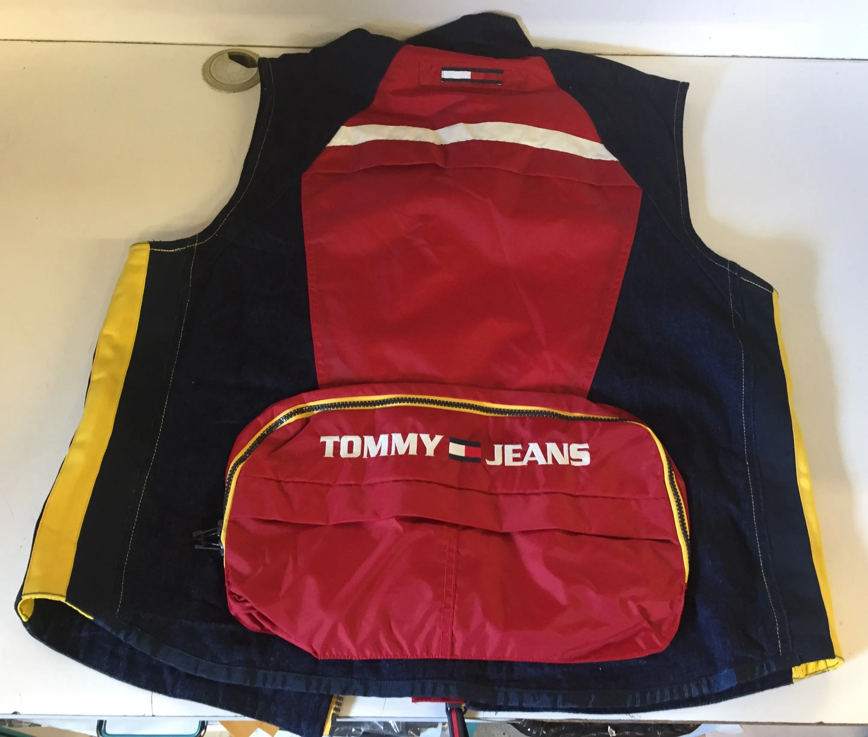 Vintage 1990's Tommy Jeans Activity Wear Vest W/ Built In Fanny Pack Sz XL
