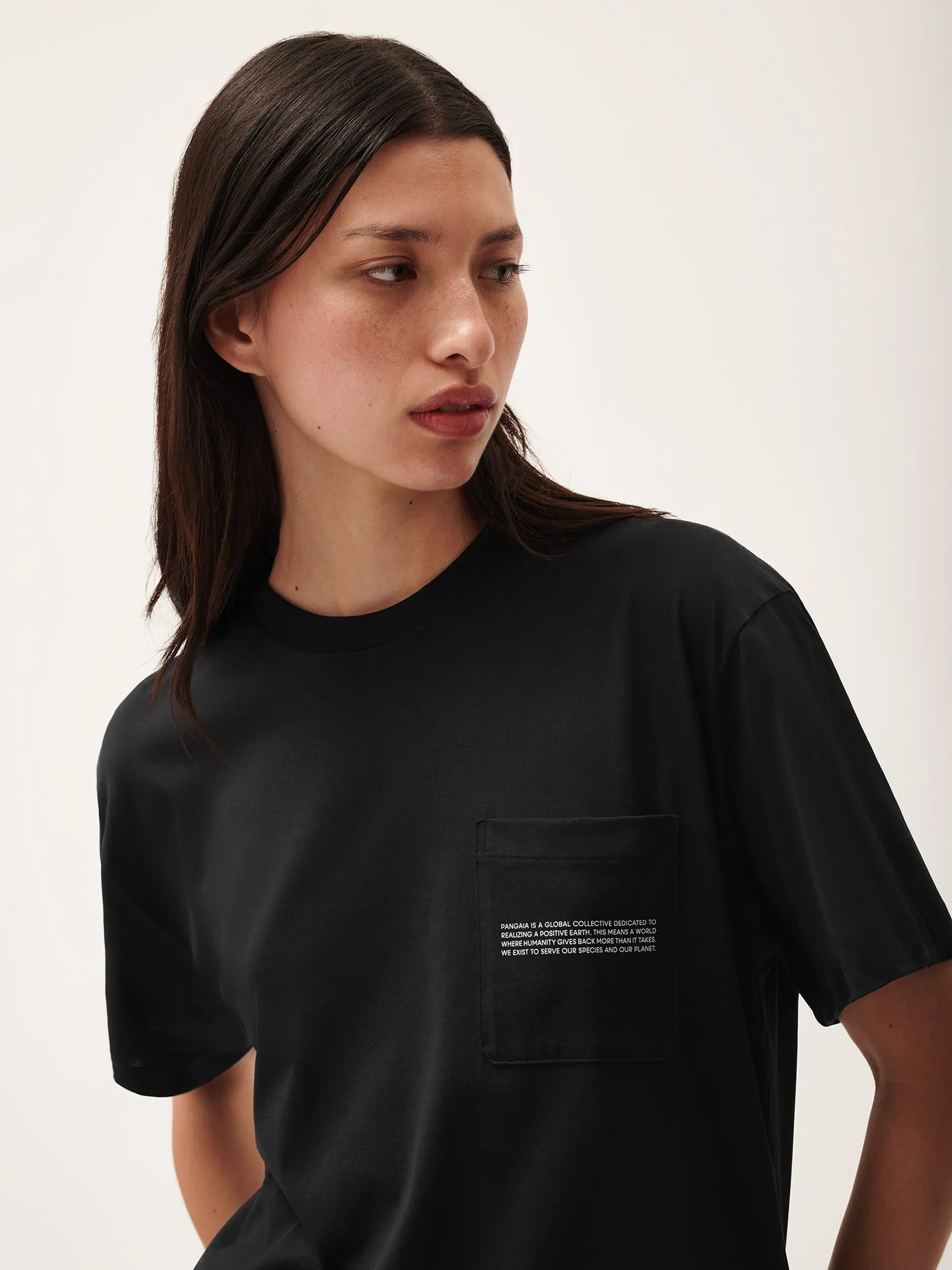 Womens 365 Lightweight Pocket T-Shirt—black