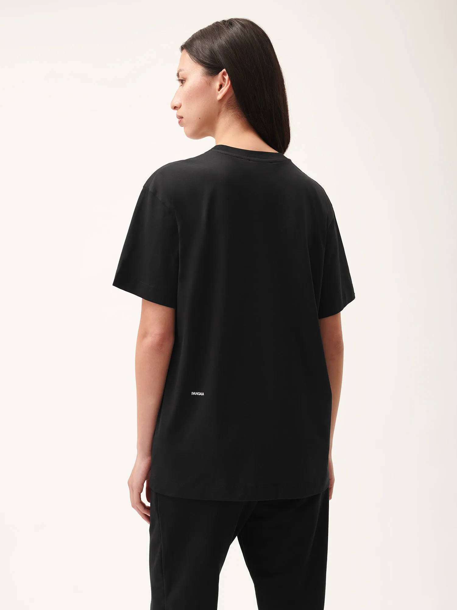 Womens 365 Lightweight Pocket T-Shirt—black